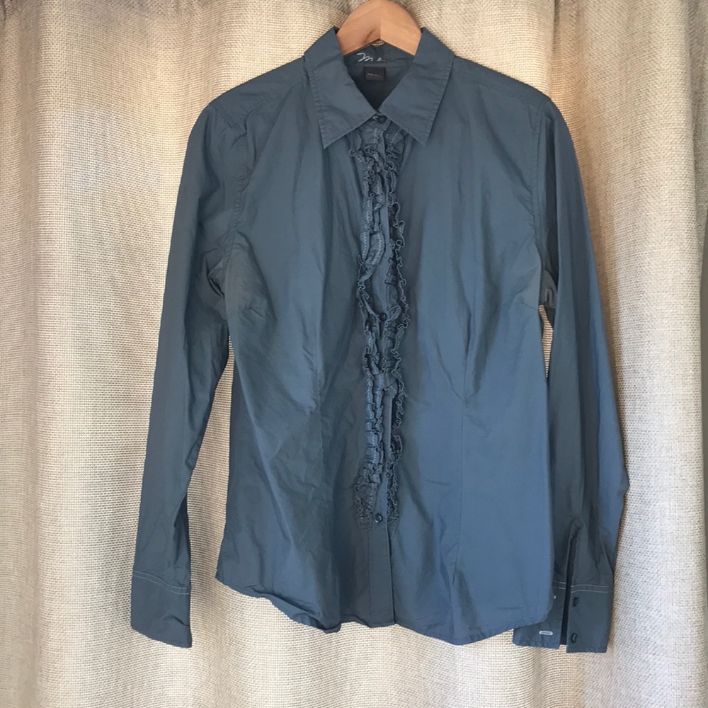 Madison blue ruffled long sleeve top